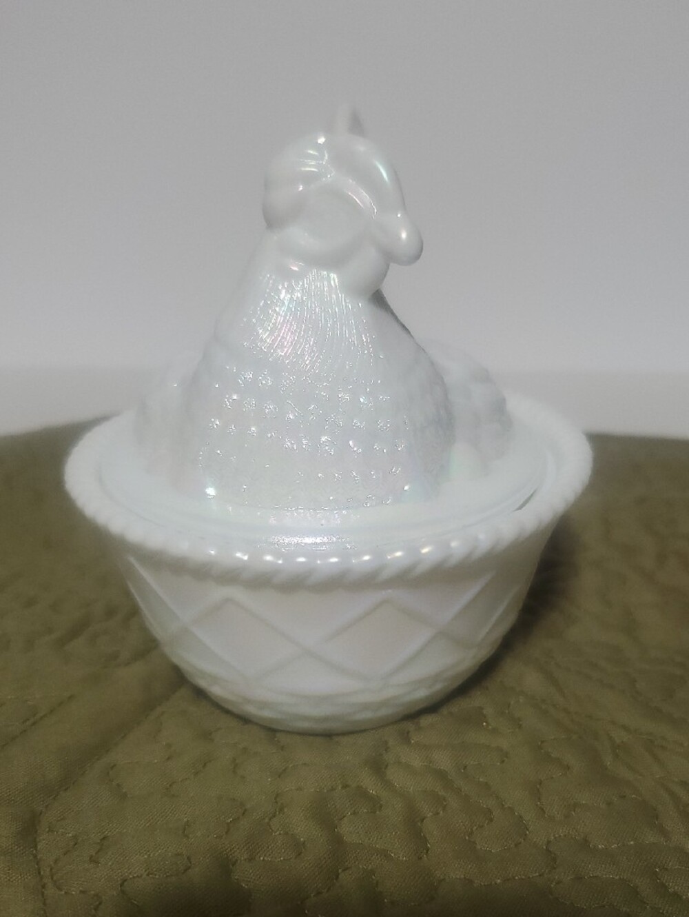 Vtg Westmorland Iridescent White Milk Glass Hen On Nest - Picture 2 of 9